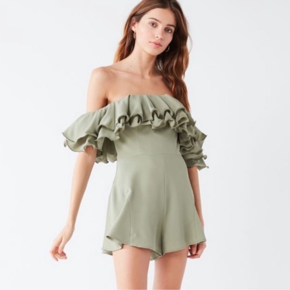 C/MEO Collective Immersive Off the Shoulder Sage Romper Size XS